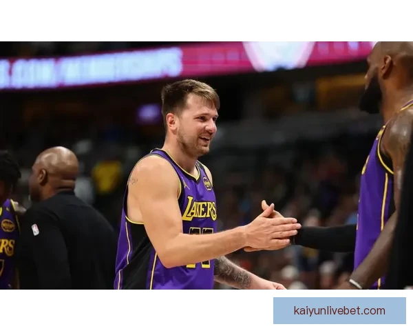 湖人首节崩盘大比分落后雷霆 东契奇状态低迷里夫斯伤情成疑 湖人首节崩盘大比分落后雷霆 东契奇状态低迷里夫斯伤情成疑